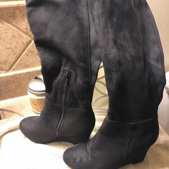 Black Suede boots - Picture 7 of 7